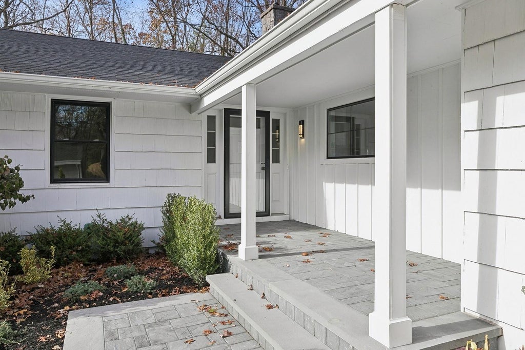 1 of 19 - 471a Woodbury Road, Cold Spring Harbor, NY