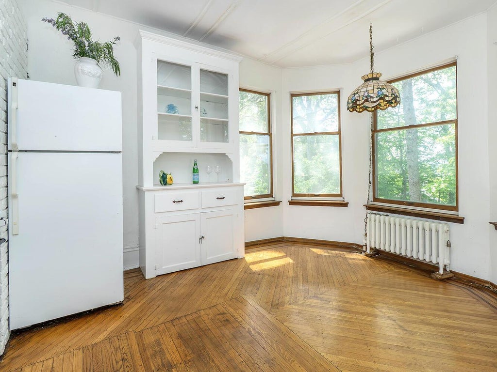 11 of 27 - 42 Central Avenue # 7, Sea Cliff, NY