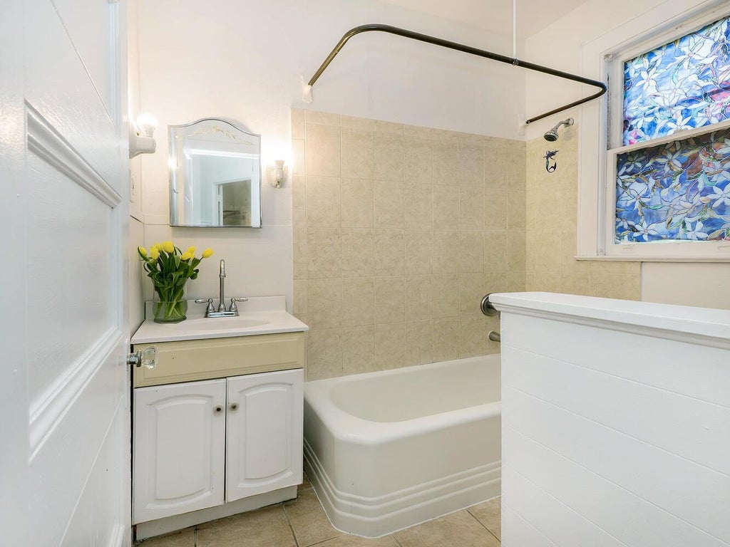 17 of 27 - 42 Central Avenue # 7, Sea Cliff, NY