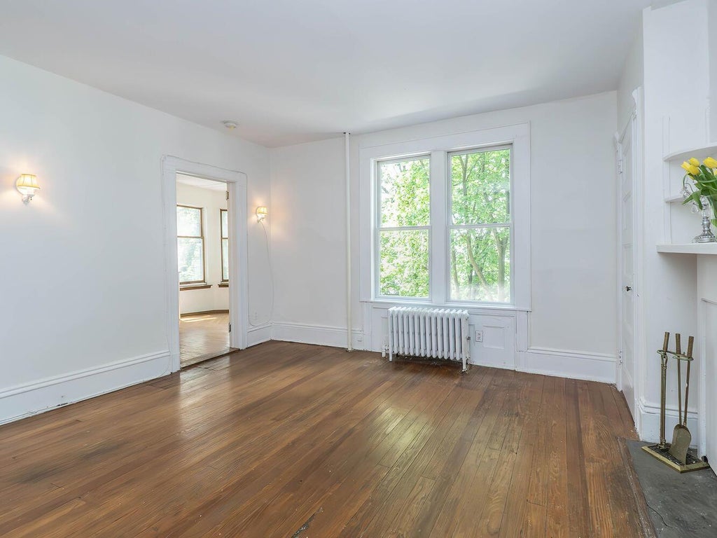 6 of 27 - 42 Central Avenue # 7, Sea Cliff, NY