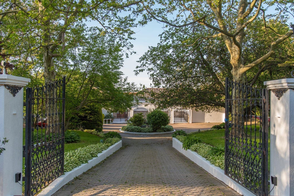 2 of 41 - 10 Beach Hill, Northport, NY