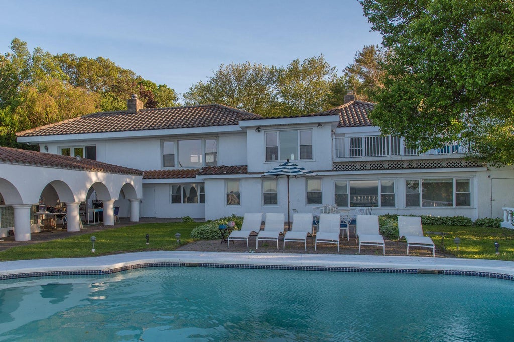 38 of 41 - 10 Beach Hill, Northport, NY