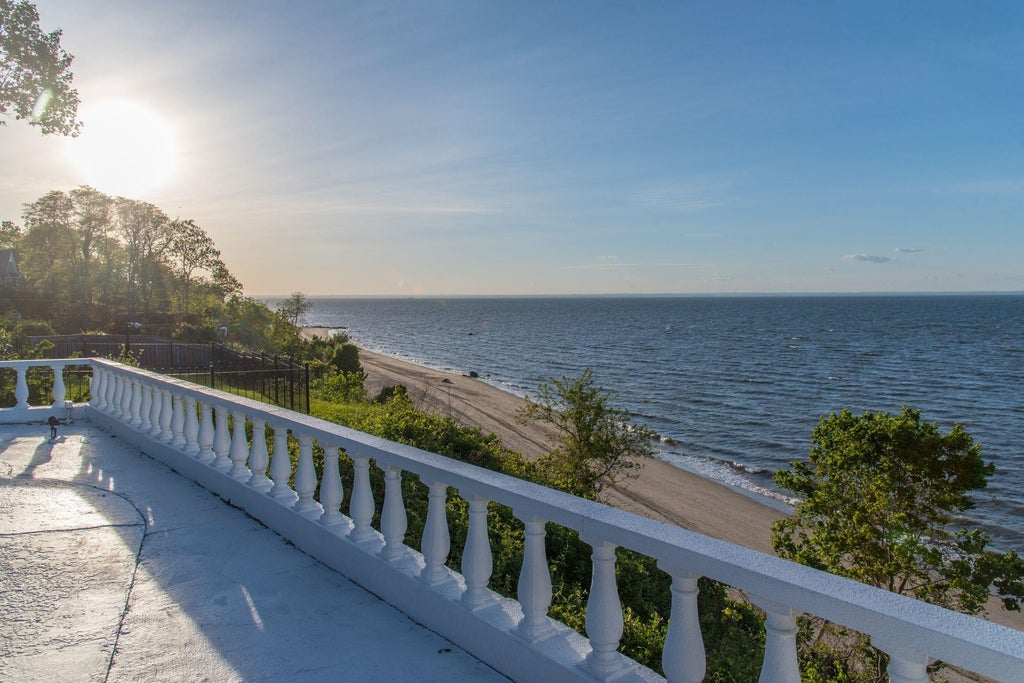 39 of 41 - 10 Beach Hill, Northport, NY