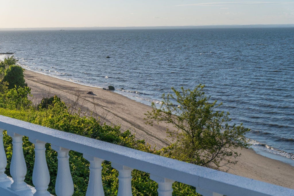 40 of 41 - 10 Beach Hill, Northport, NY