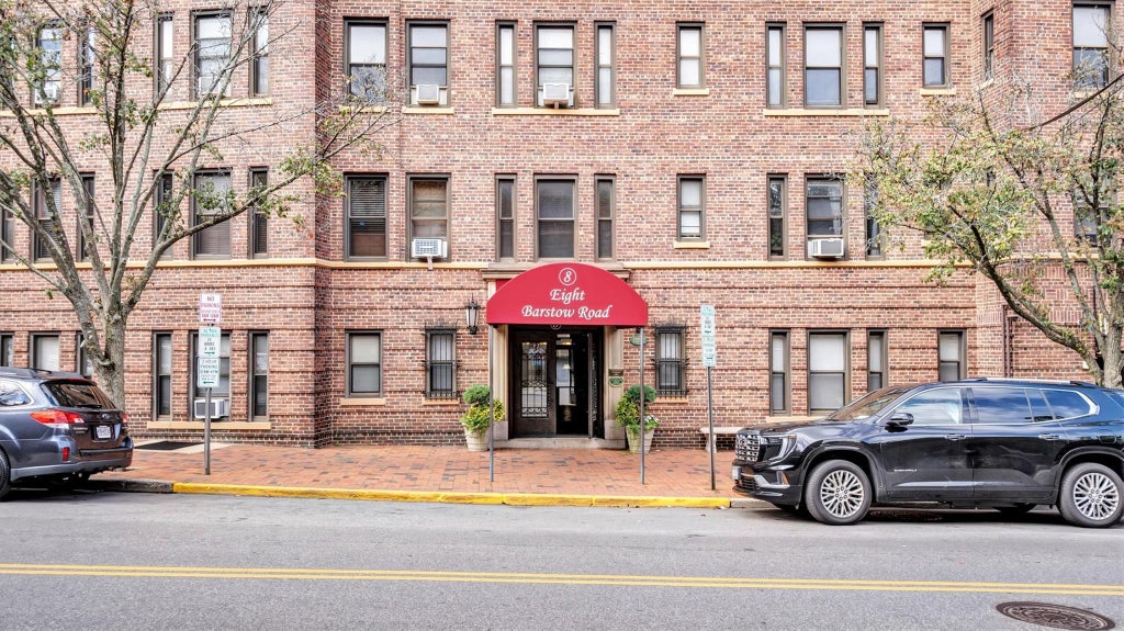 1 of 27 - 8 Barstow Road 7h, Great Neck, NY
