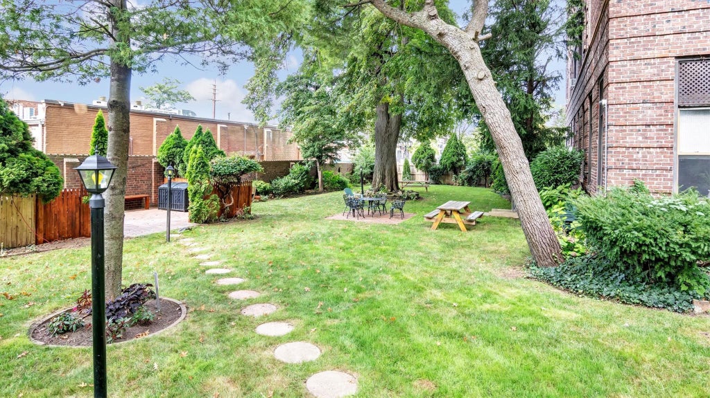 14 of 27 - 8 Barstow Road 7h, Great Neck, NY
