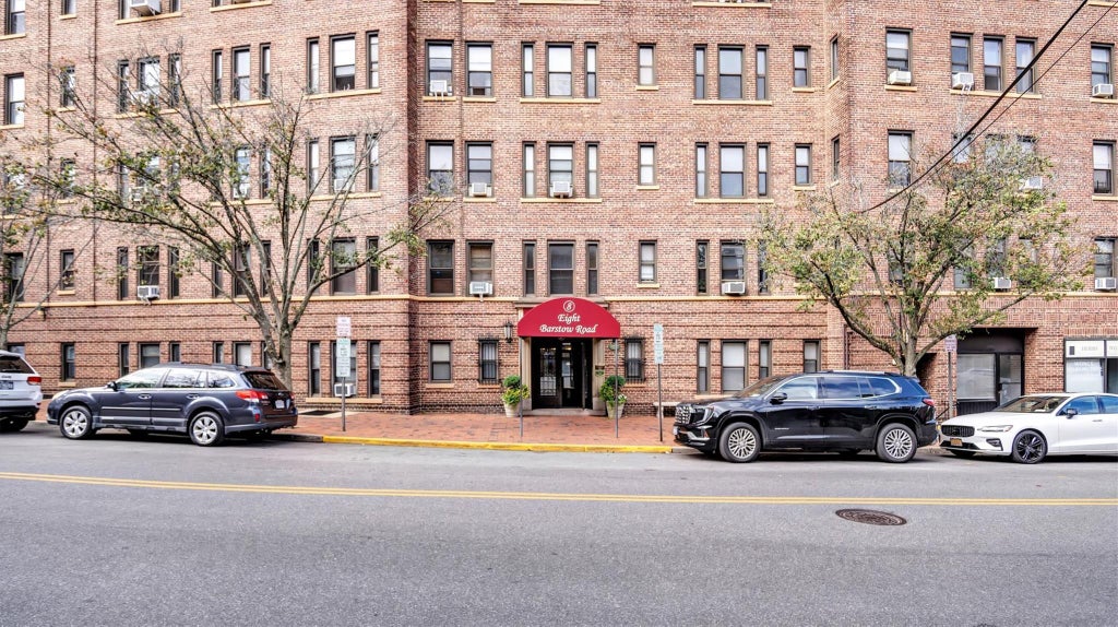 15 of 27 - 8 Barstow Road 7h, Great Neck, NY