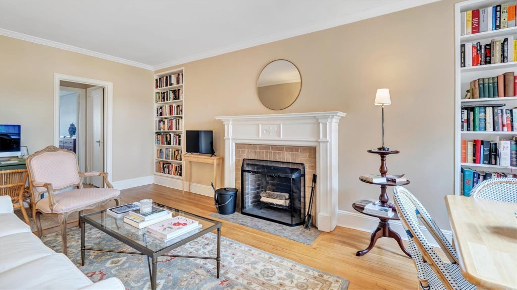 2 of 27 - 8 Barstow Road 7h, Great Neck, NY