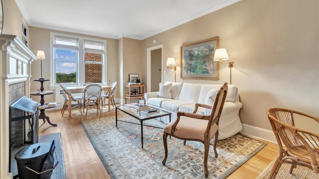 3 of 27 - 8 Barstow Road 7h, Great Neck, NY