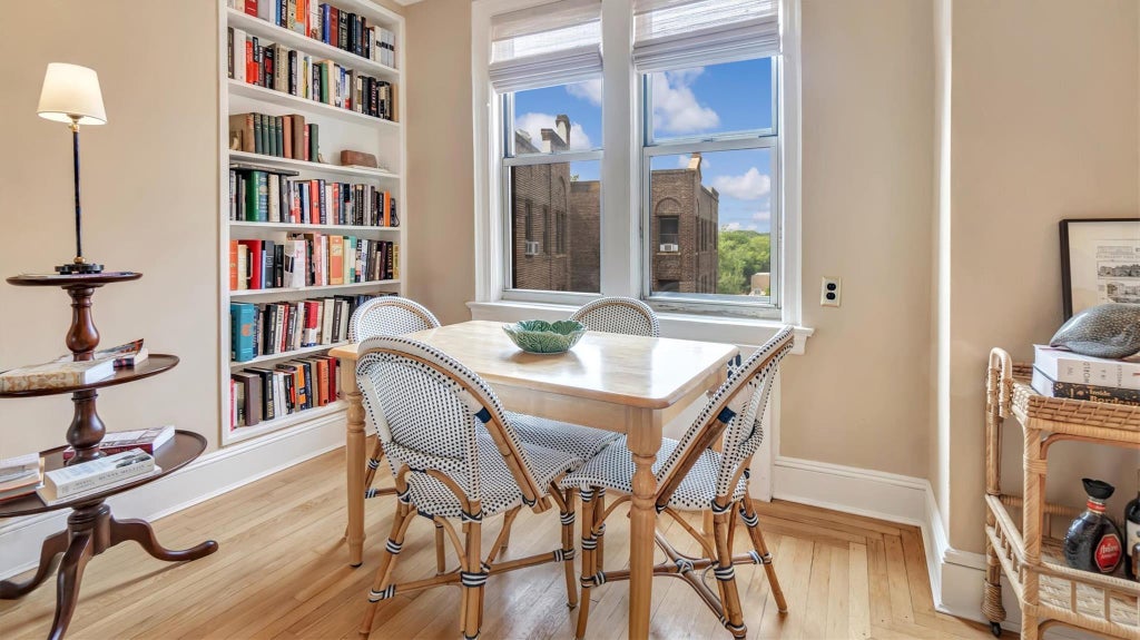 4 of 27 - 8 Barstow Road 7h, Great Neck, NY