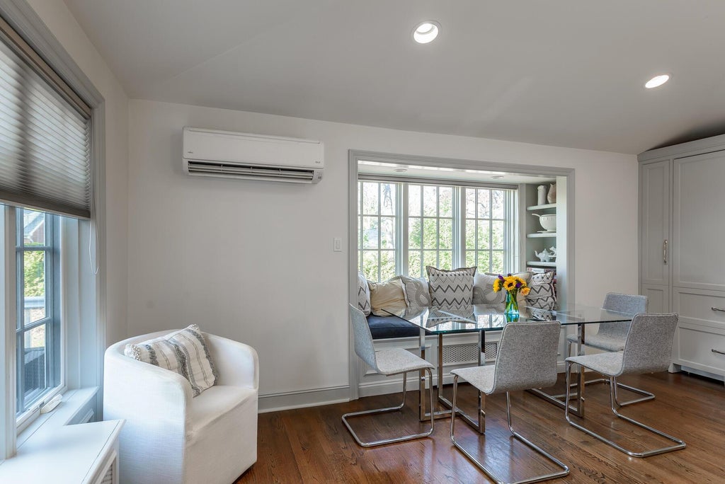 12 of 31 - 47 Whistler Road, Manhasset, NY