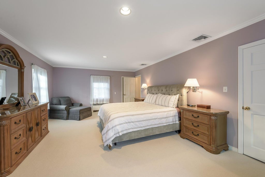 15 of 31 - 47 Whistler Road, Manhasset, NY