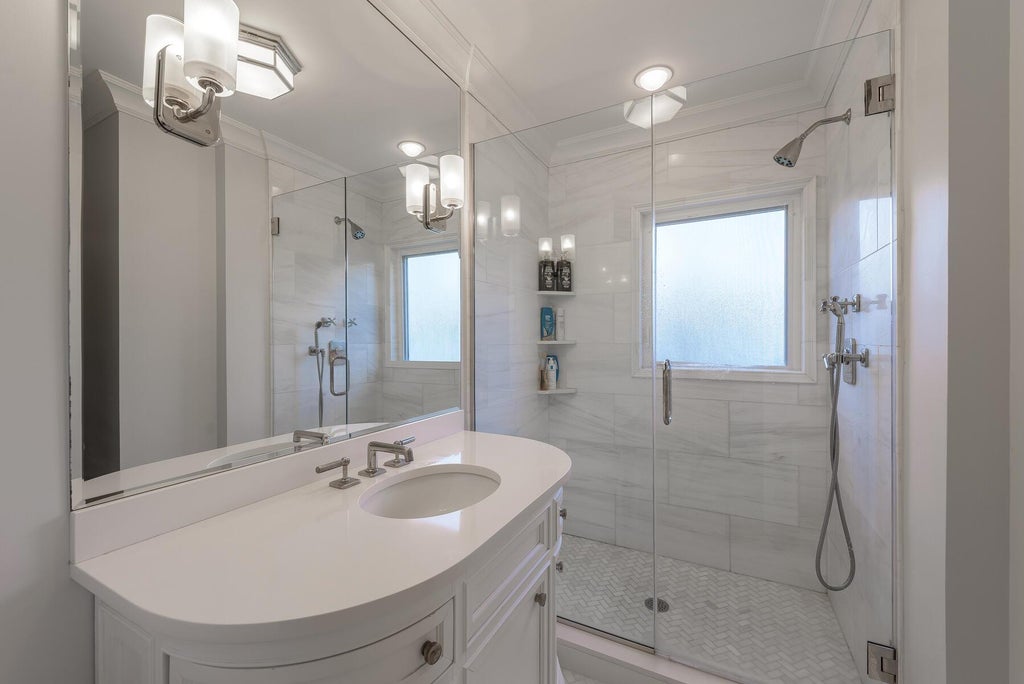 16 of 31 - 47 Whistler Road, Manhasset, NY