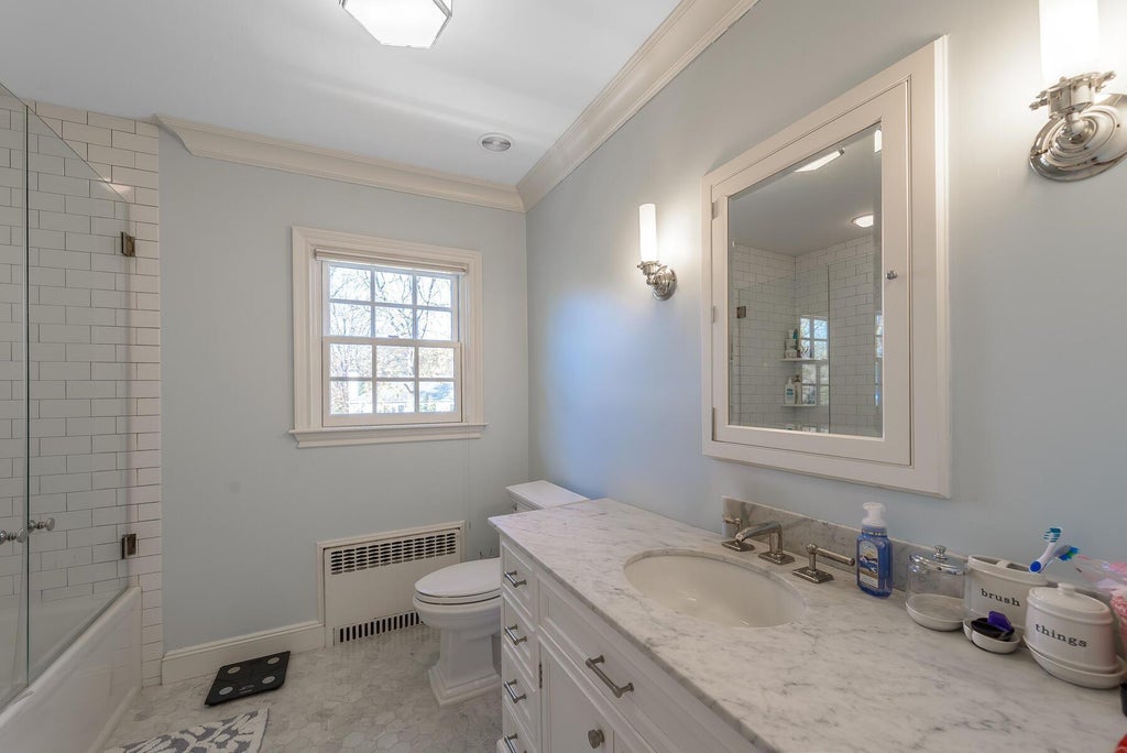 21 of 31 - 47 Whistler Road, Manhasset, NY