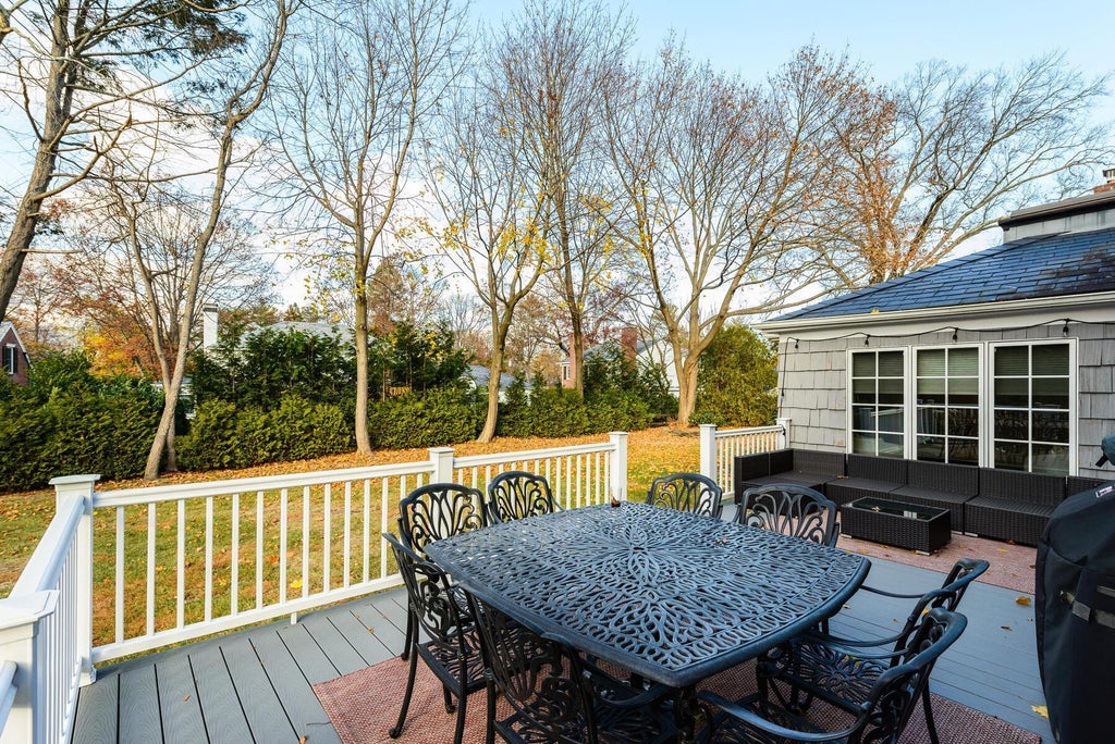 24 of 31 - 47 Whistler Road, Manhasset, NY