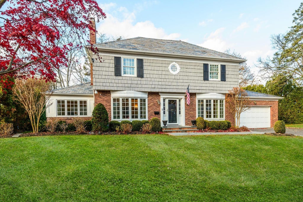27 of 31 - 47 Whistler Road, Manhasset, NY