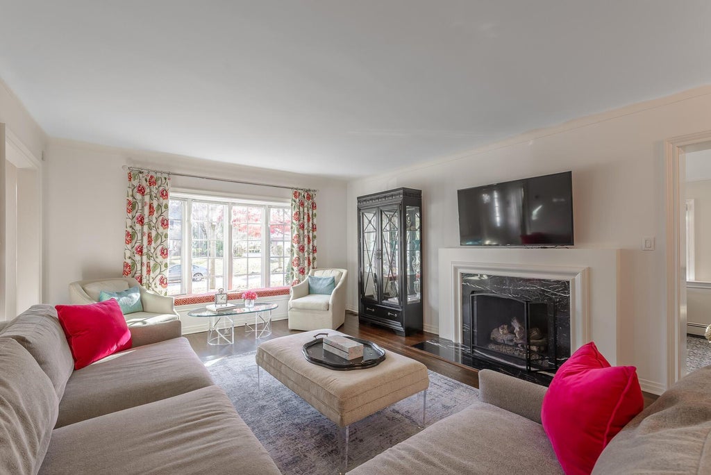 2 of 31 - 47 Whistler Road, Manhasset, NY