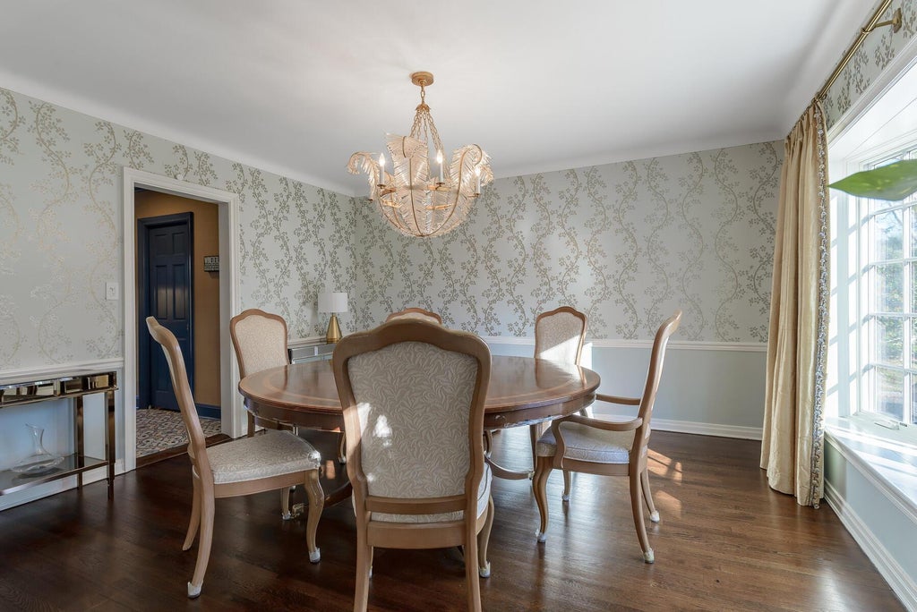 4 of 31 - 47 Whistler Road, Manhasset, NY