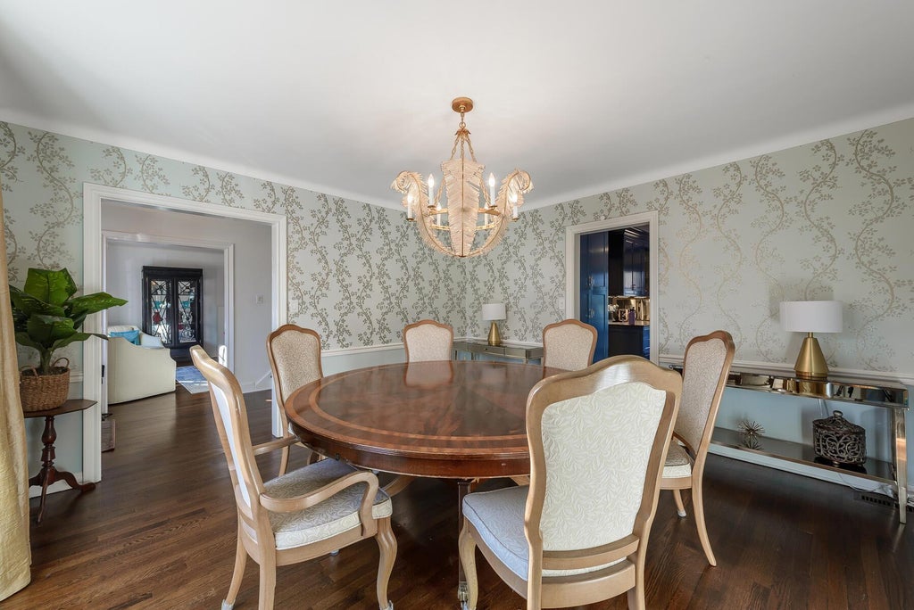 5 of 31 - 47 Whistler Road, Manhasset, NY