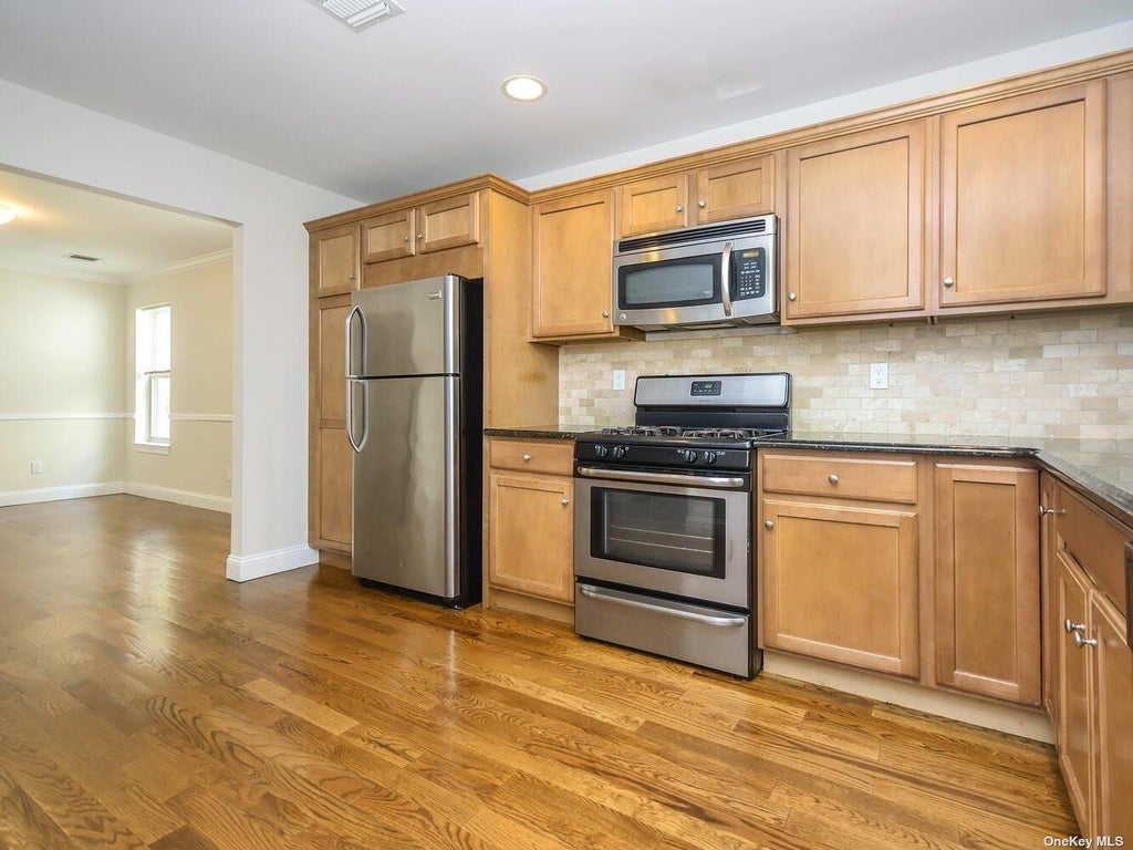 9 of 34 - 28a Dunes Lane, Port Washington, NY