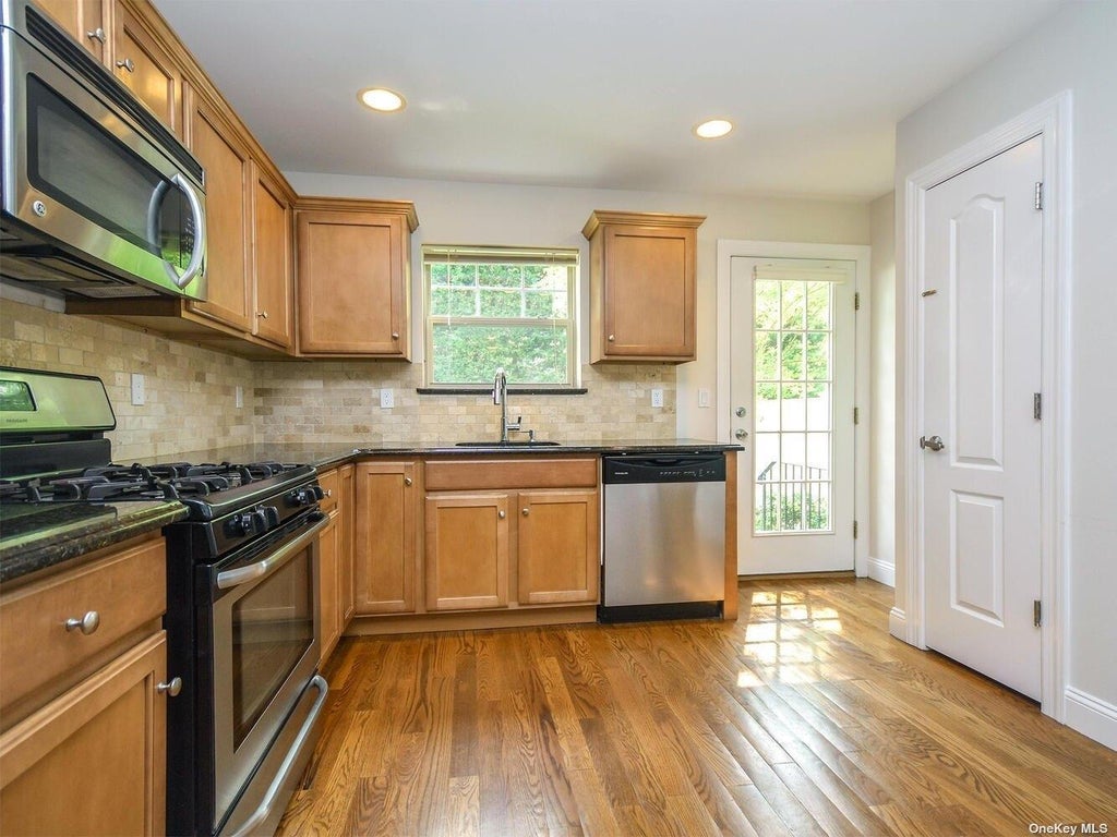 11 of 34 - 28a Dunes Lane, Port Washington, NY