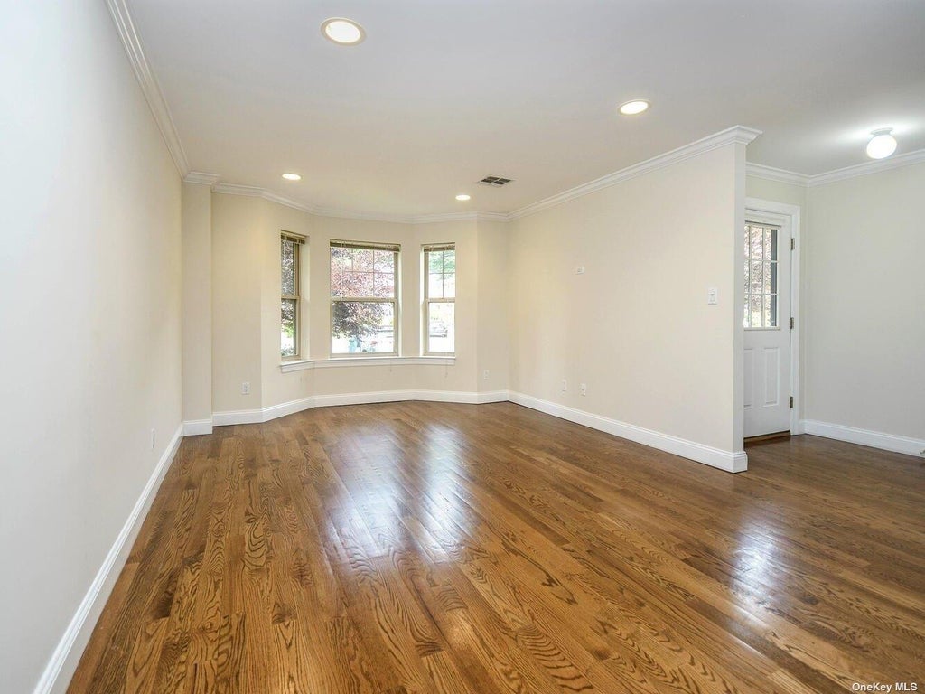 3 of 34 - 28a Dunes Lane, Port Washington, NY