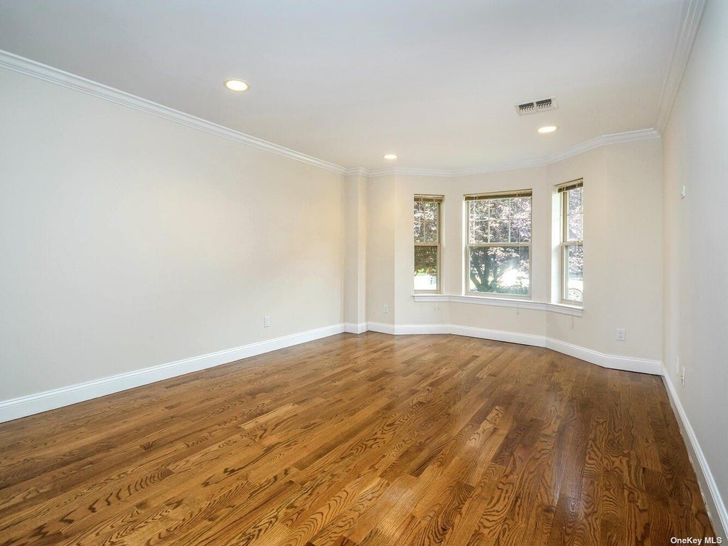 4 of 34 - 28a Dunes Lane, Port Washington, NY