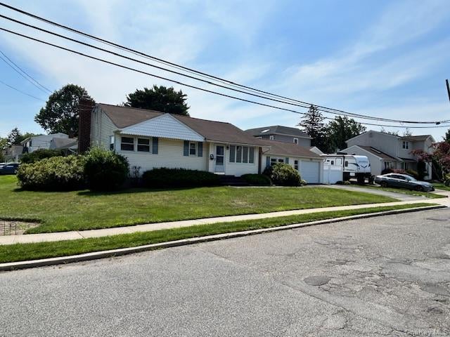 27 1/2 N Greenway Drive N, Syosset