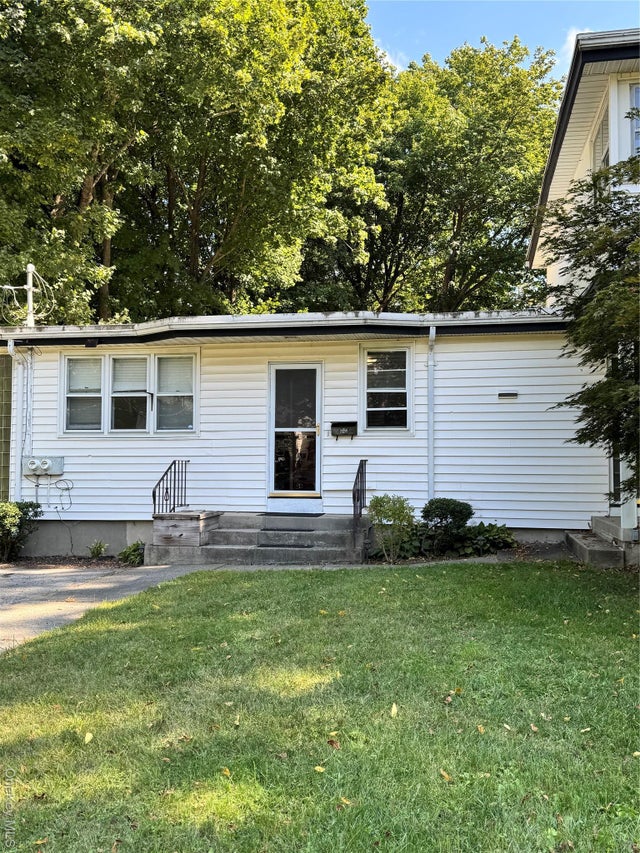 Photo of Listing #910675