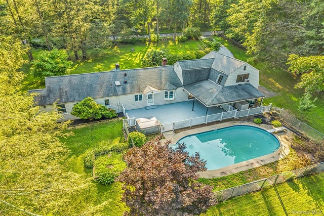 8 West Lane, South Salem