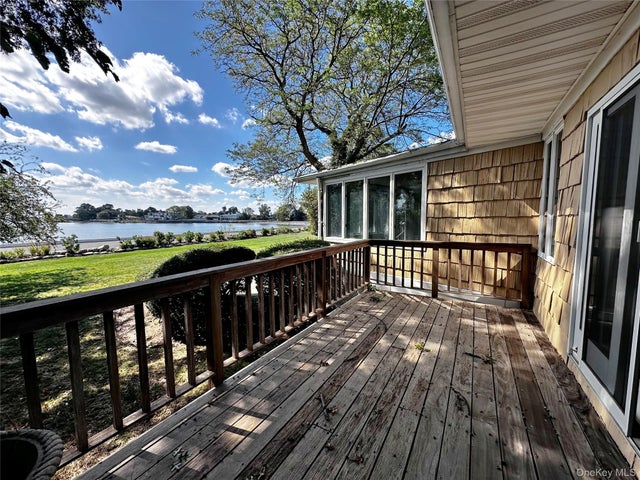 1090 Bayhead Drive, Mamaroneck