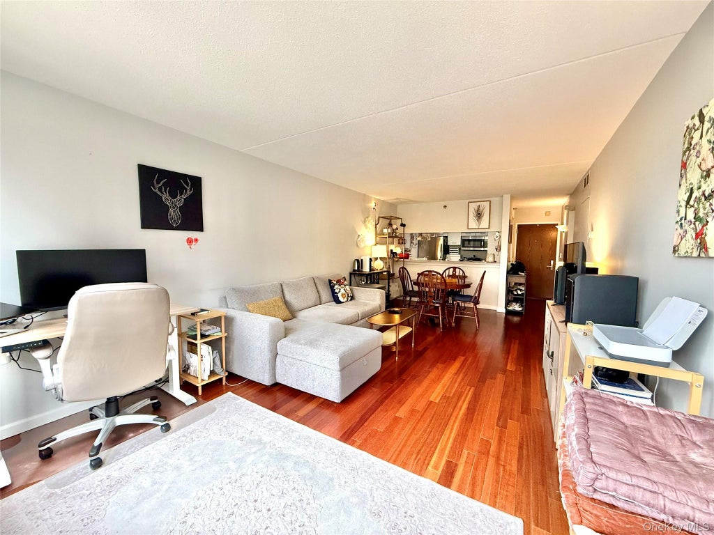 4 Martine Avenue # 203, White Plains