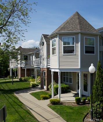 55 Fifth Avenue # 13, Bay Shore