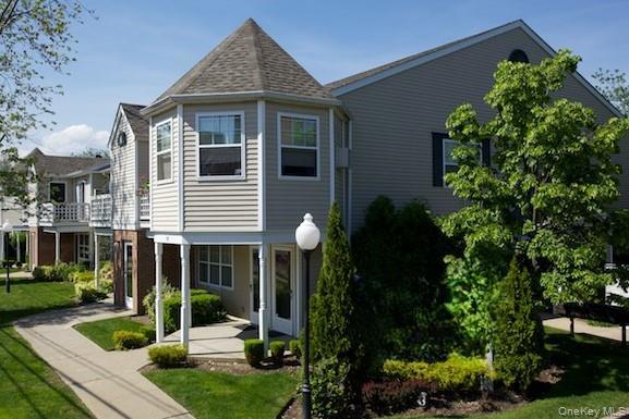 55 Fifth Avenue # 11, Bay Shore