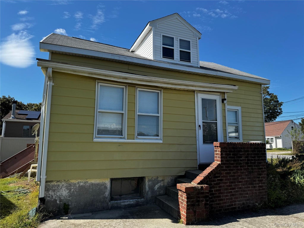 1573 9th Street, West Babylon