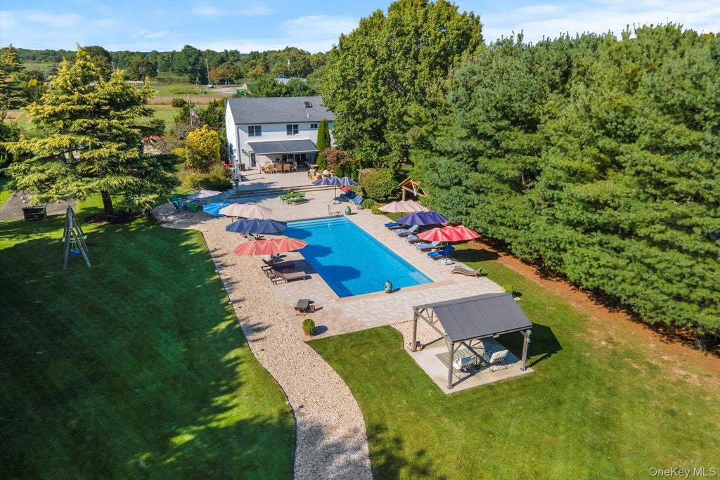 525 South Harbor Road, Southold