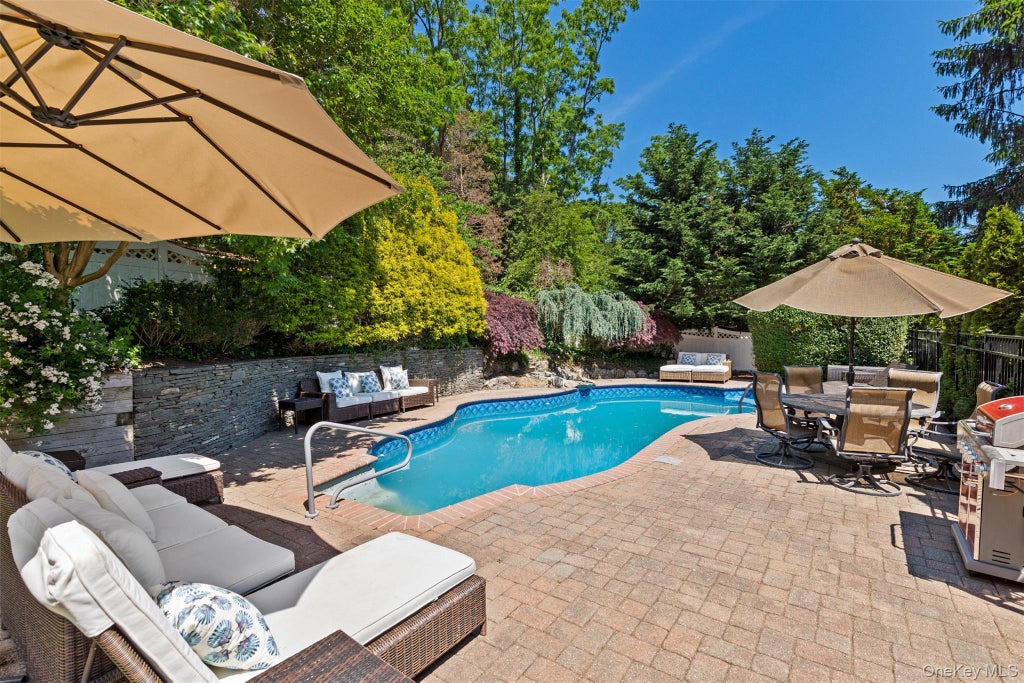 345 Colonial Road, Southold