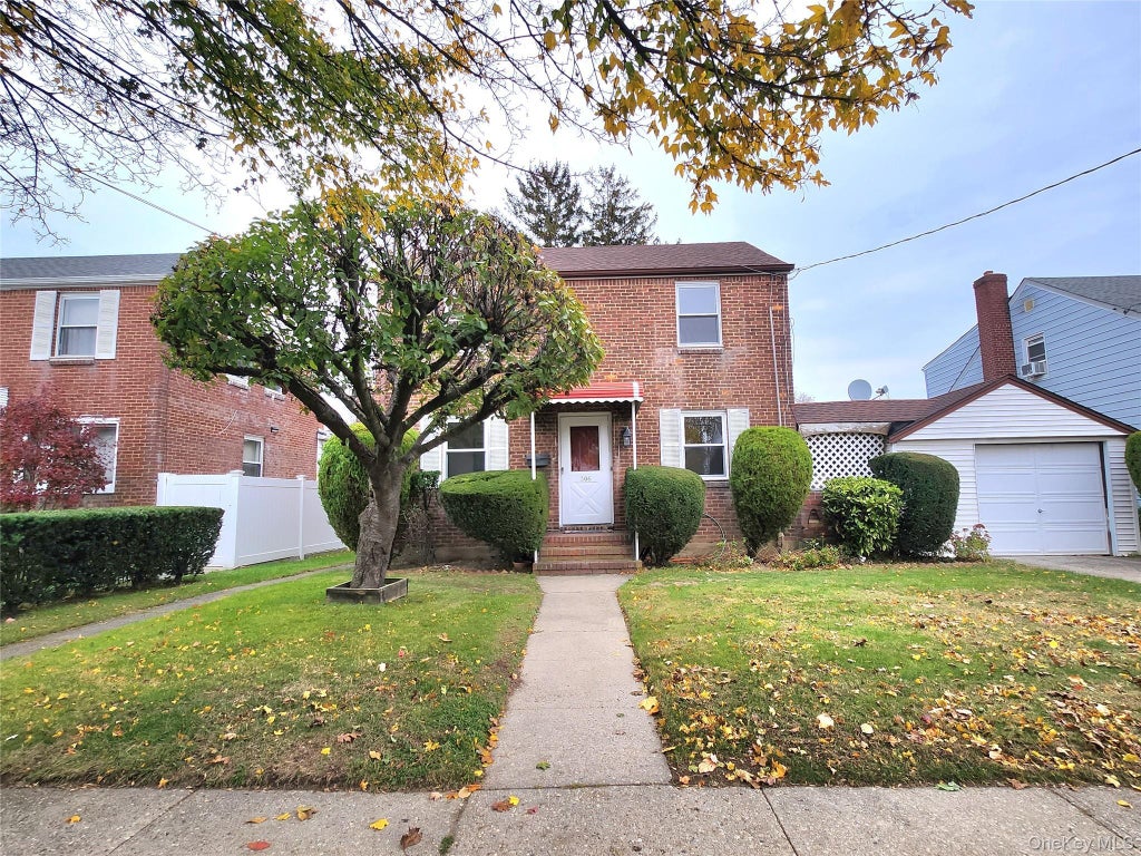 306 Beebe Road, Mineola