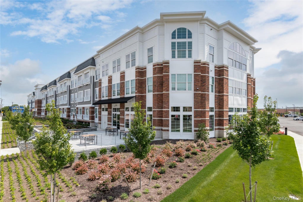 75 E Hoffman Avenue # 3012, Lindenhurst