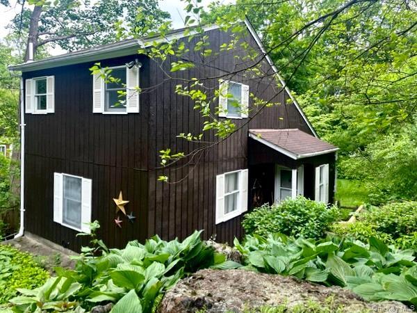 8 Sunset Drive, Bedford Hills