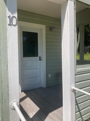 42 Hillside Avenue, Monticello