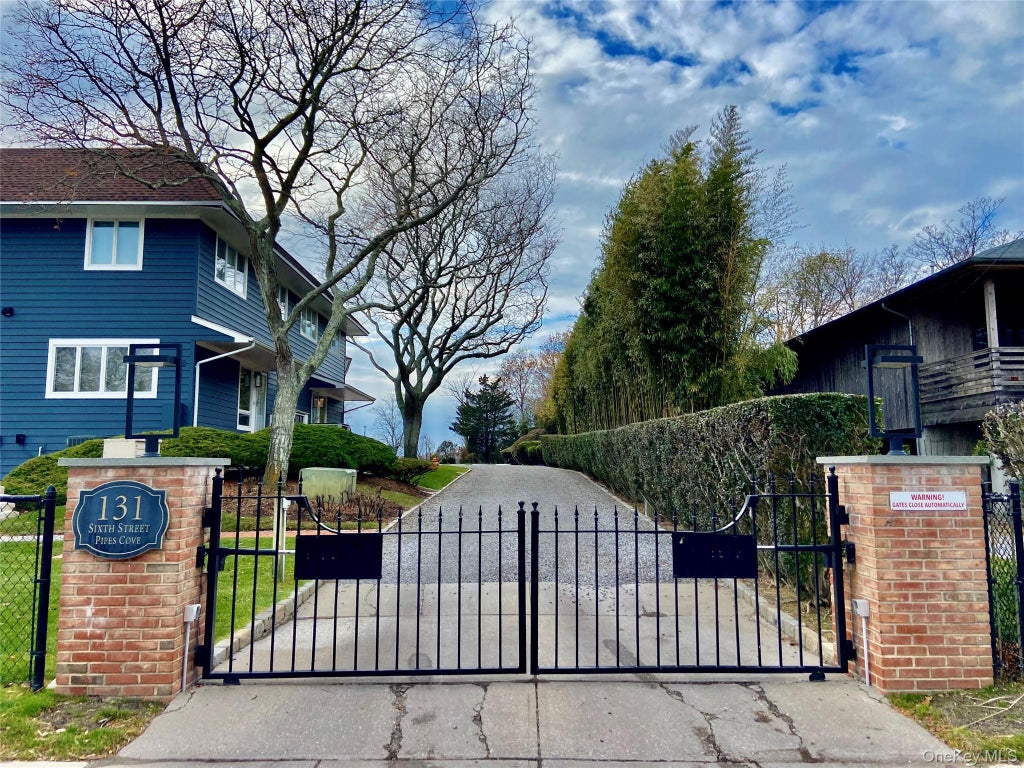 131 6th Street # G, Greenport