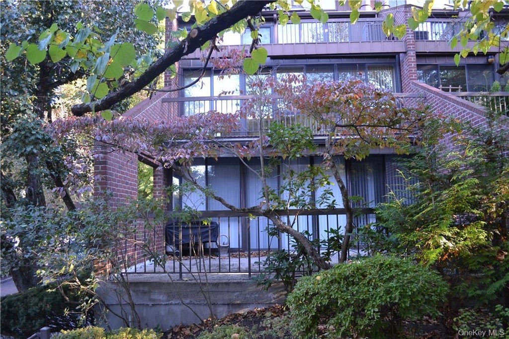 150 North Bedford Road # 2f, Chappaqua