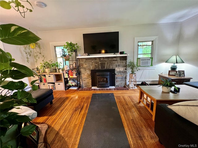 2293 Route 9g, Staatsburg