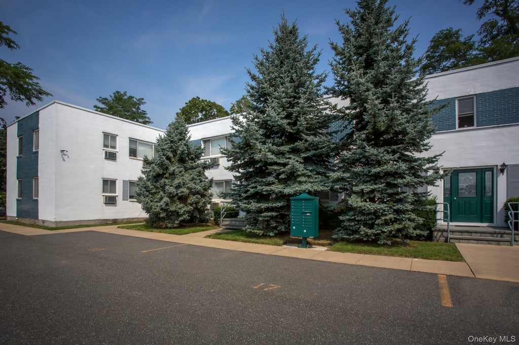 40 Broadway # A2, Amityville