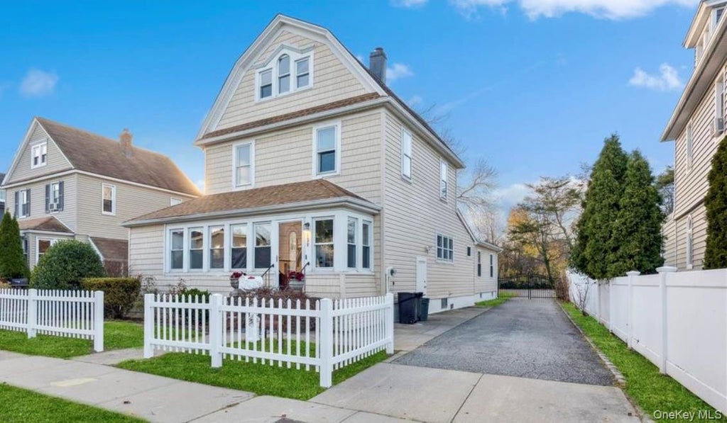 120 N Forest Avenue, Rockville Centre