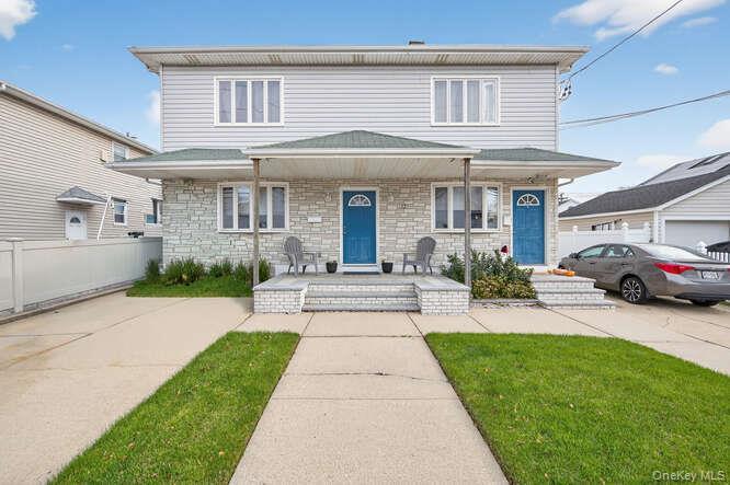 132 Roosevelt Avenue, Mineola