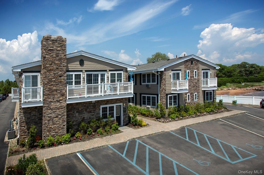 333 Candee Avenue # 'e2, Sayville