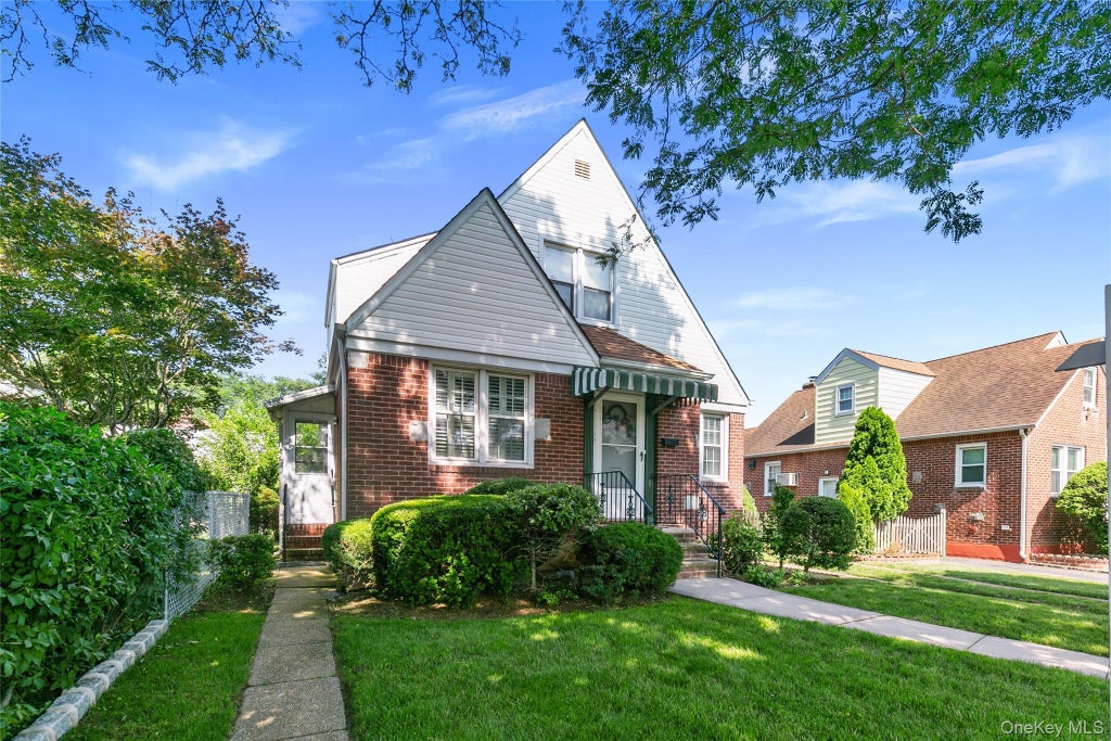 82-51 257th # 1, Glen Oaks