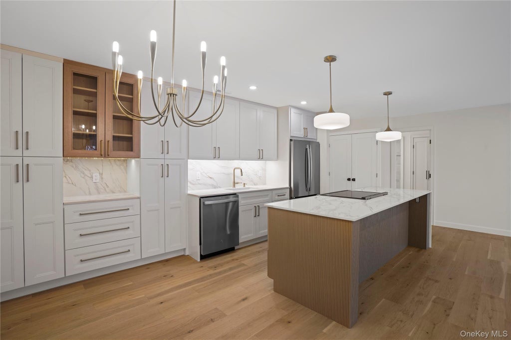 400 High Point Drive # 206, Hartsdale